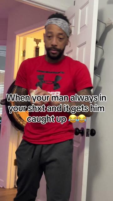 Men always in our shxt lmaooo now it got other men complementing them 😂😂😂 that body glaze aint no joke